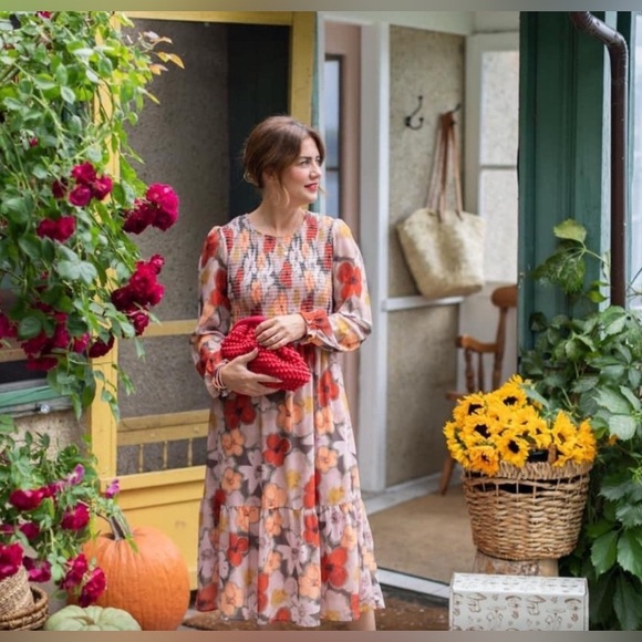 Mad About Style (Jilly Box) Dresses & Skirts - Mad About Style XS Jilly Box Grace Midi Floral Print Dress